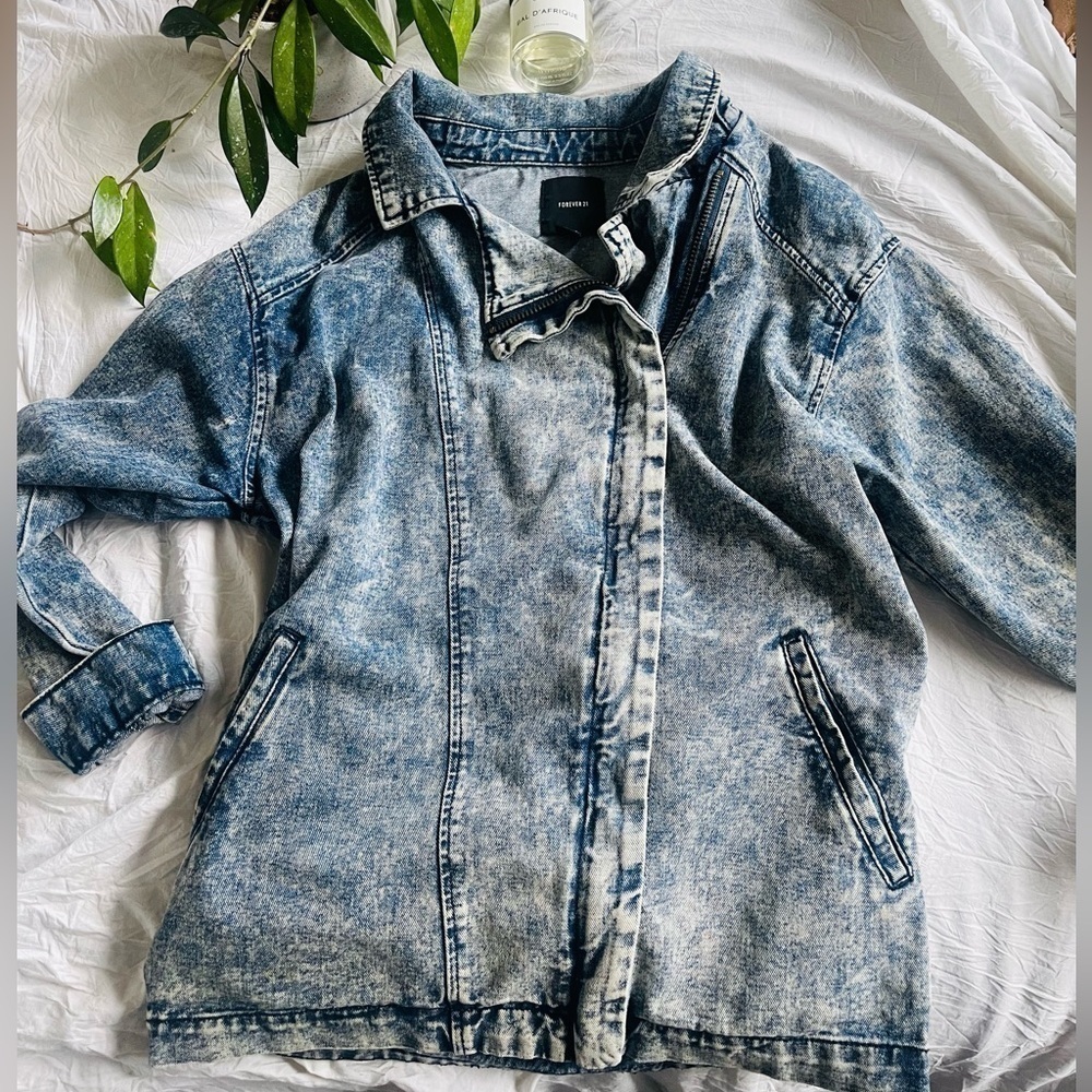 The coolest asymmetrical acid wash jean jacket - Picture 5 of 6